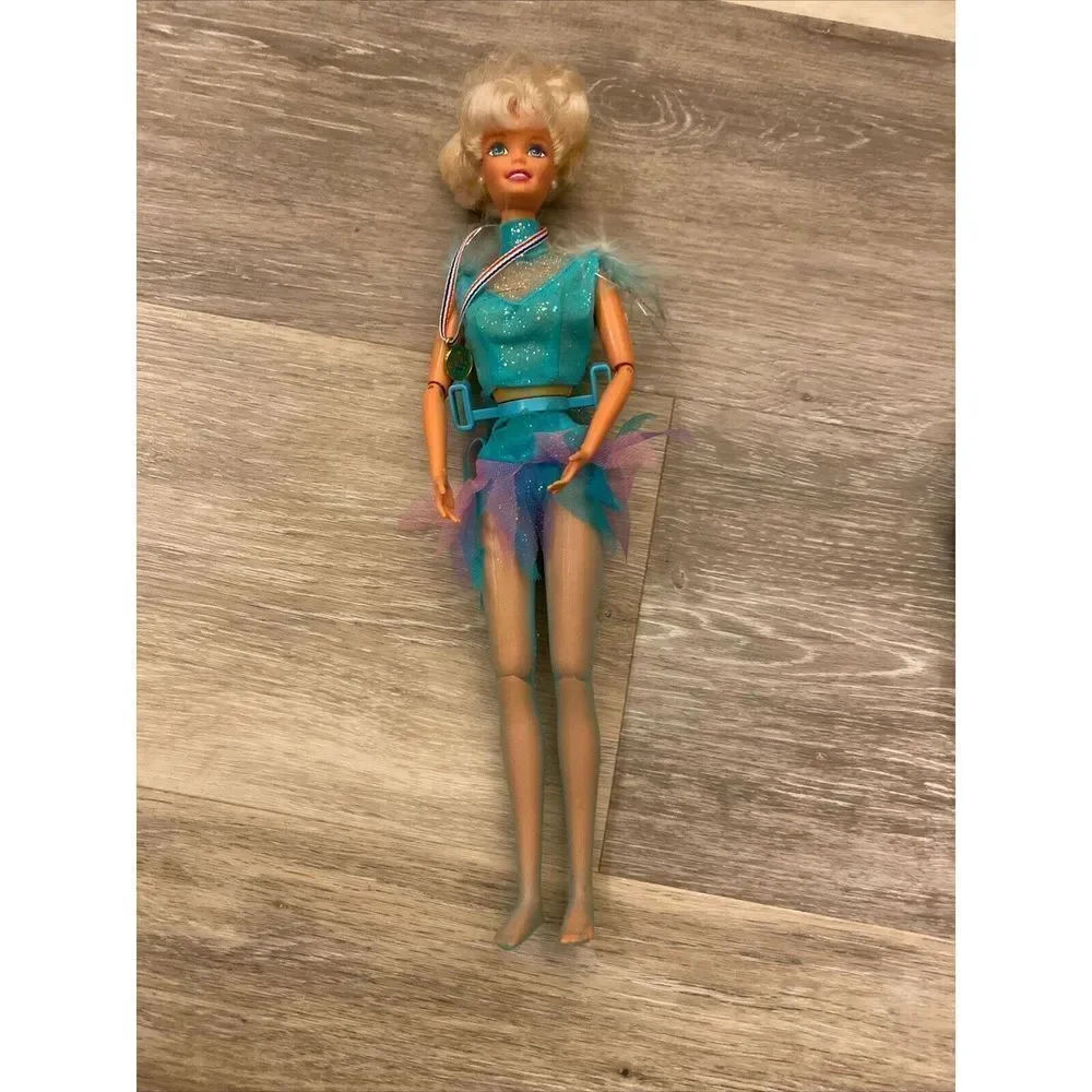 Mattel Olympic Figure Skater Barbie USA 1997 Skate and Spin 90s Doll